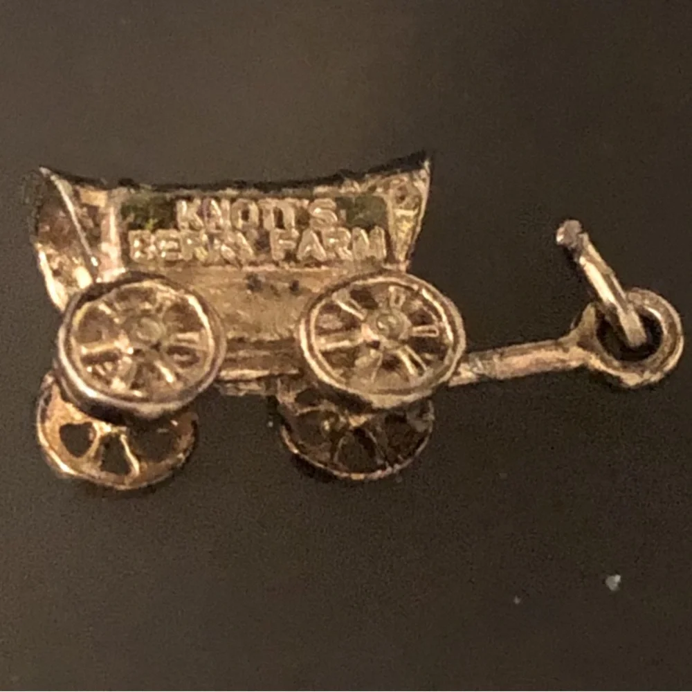 Vintage 70’s Knott’s Berry Farm California charm - Picture 1 of 3